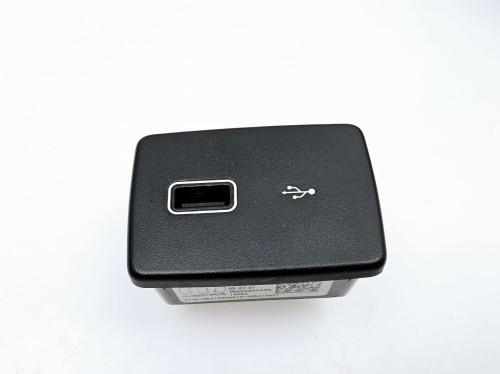 Gniazdo USB   Fiat Doblo po 2015 nowe  735705413