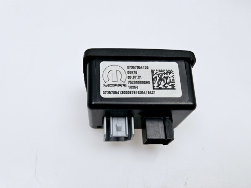 Gniazdo USB   Fiat Doblo po 2015 nowe  735705413