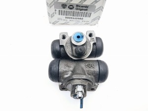Cylinderek hamulcowy  Fiat  - nowy 9945980