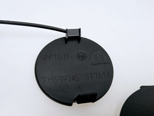 zaślepka haka zderzaka przód Jeep Renegade - nowa 735602369