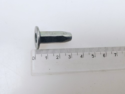Nakrętka  nitonakrętka Fiat Alfa  - nowa 50506080