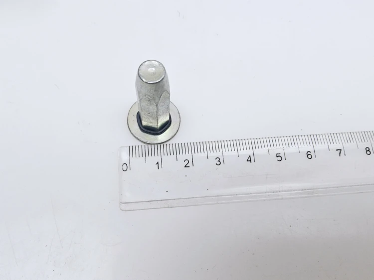 Nakrętka  nitonakrętka Fiat Alfa  - nowa 50506080