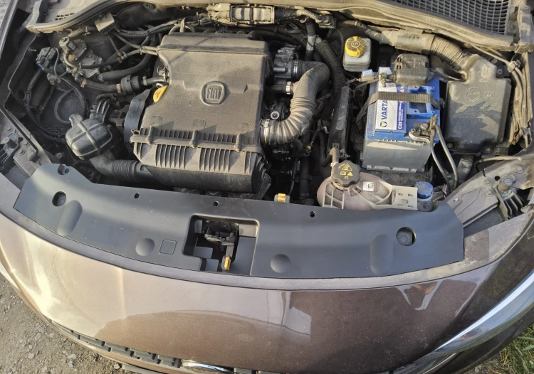 Fiat Tipo z osłoną zderzaka  735664600