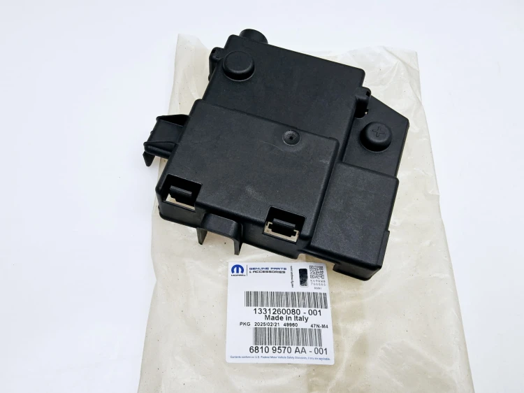 pokrywa klemy plusowej Fiat Linea  nowa 1331260080