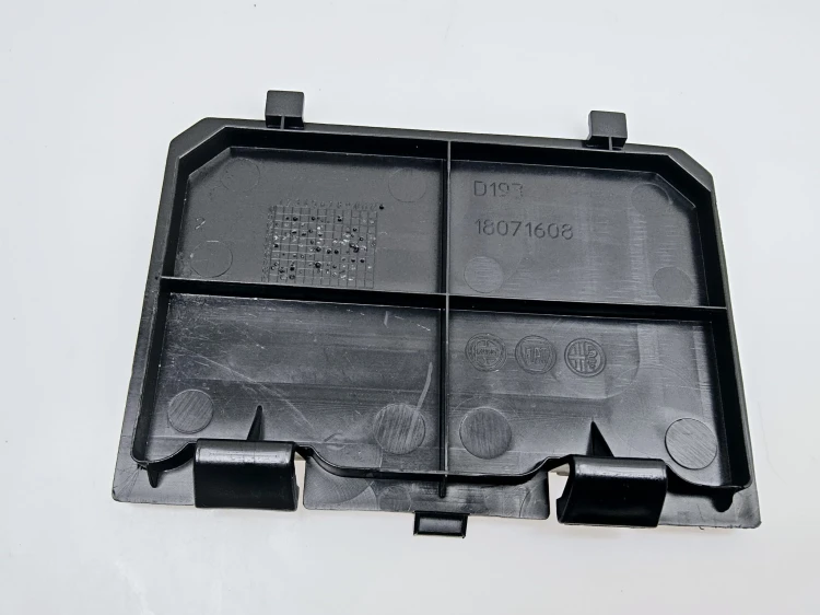 Zaślepka  nadkola przód  Fiat 500 lift nowa 71765780