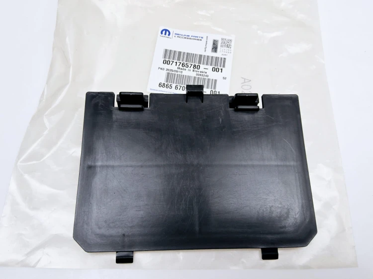 Zaślepka  nadkola przód  Fiat 500 lift nowa 71765780