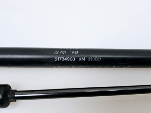 teleskopy, amortyzatorki klapy tył Fiat Croma 51734960