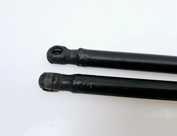 siłowniki klapy tył Fiat Croma 51734960
