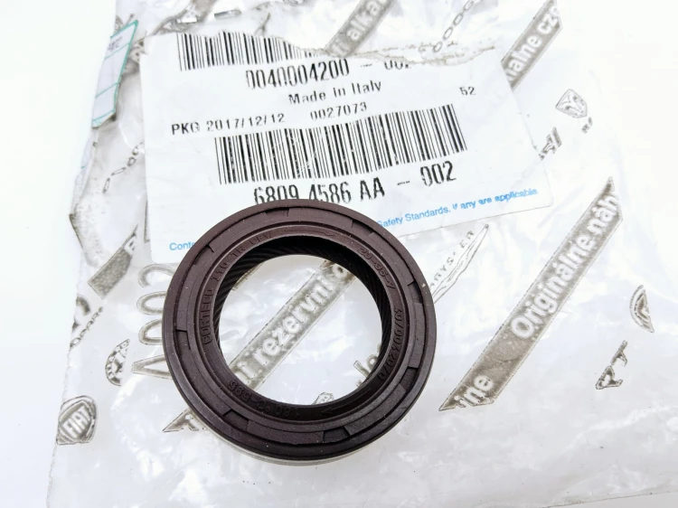 uszczelniacz wału korbowego Fiat Punto 1 - nowy 40004200