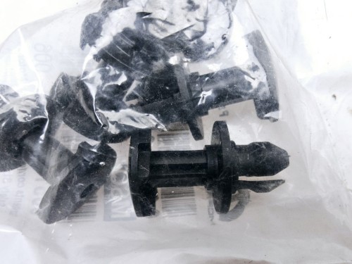 Sworzeń, kołek pasa przedniego Jeep  nowa 06510734aa