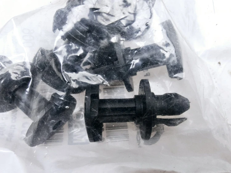 Sworzeń, kołek pasa przedniego Jeep  nowa 06510734aa