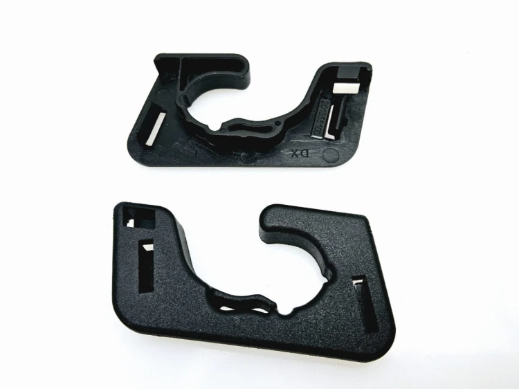 zaczep  półki tylnej Fiat 500 X prawy