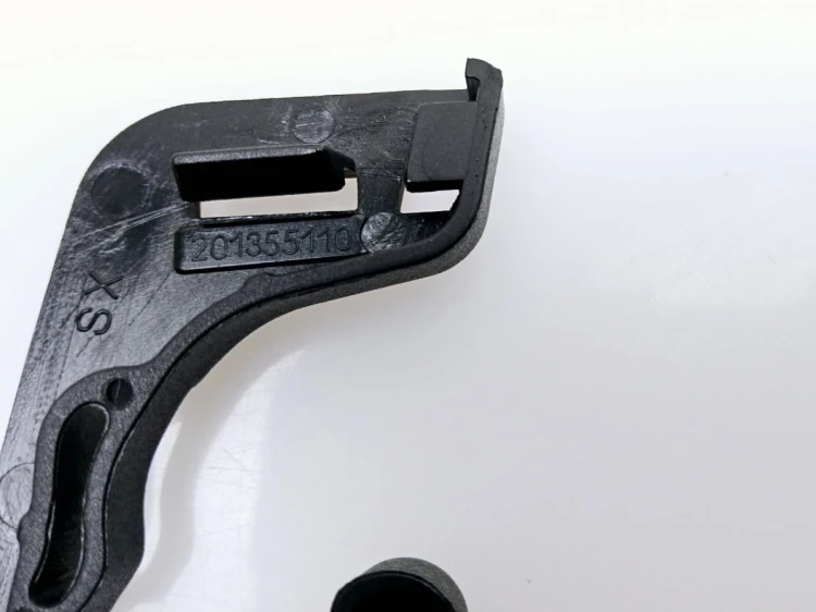 zaczep, uchwyt, spinka półki tylnej Fiat 500 X lewy - nowy  6000626595