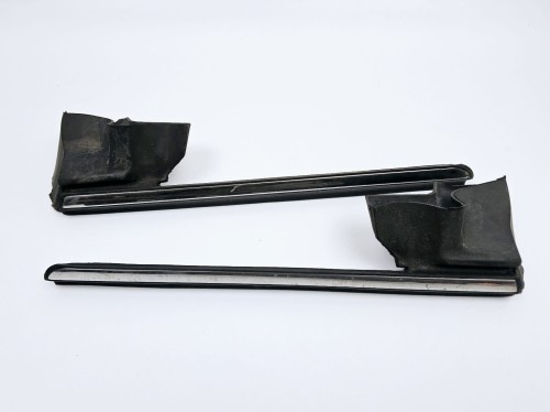 listwa listwy  na błotnik pod szybą trójkątną Lancia Musa lift