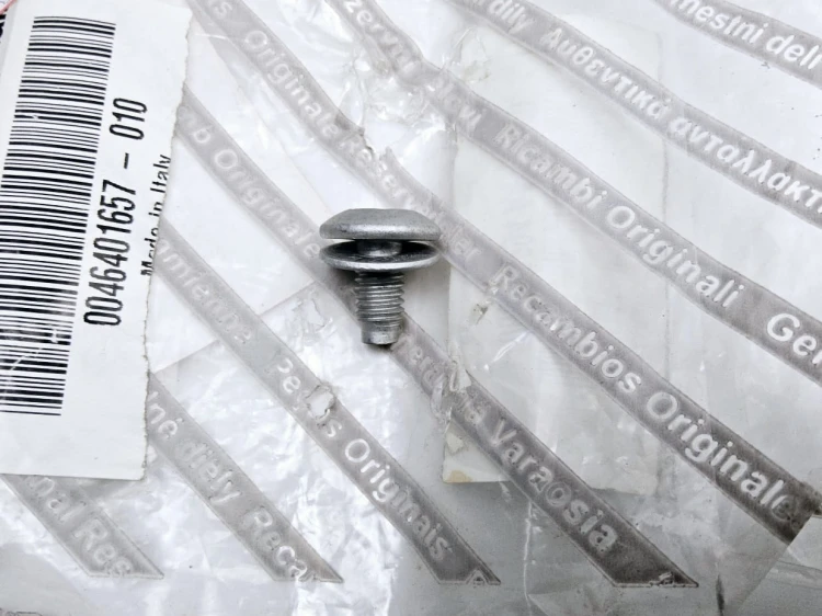 śruby śruba Fiat Alfa Lancia  nowa 46401657