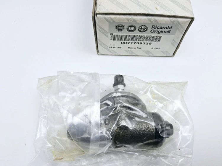 Cylinderek hamulcowy Fiat Uno Panda 71738328
