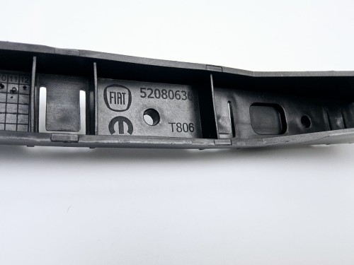 Nowy ślizg zderzaka  Fiat Tipo sedan do prawy tył