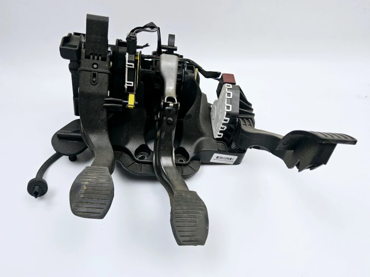 pedały  komplet pedałów Fiat Punto po 2012  9550003