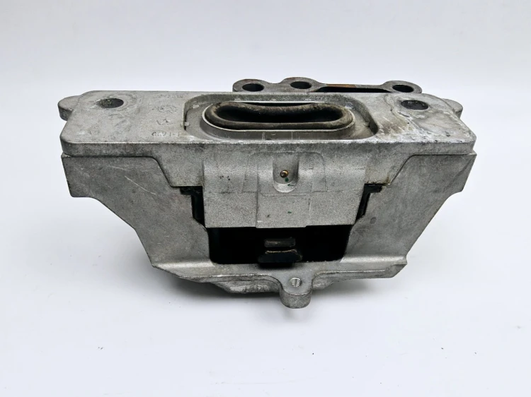 poduszka silnika prawa Fiat Freemont o numerze  04766549ad