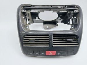 kratka, panel nawiew środkowy ramka radia Fiat Doblo po 2010