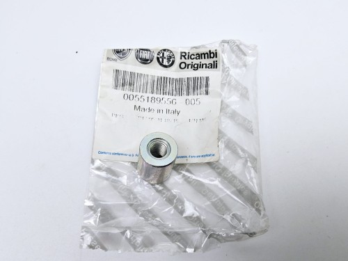 nakrętka wtryskiwacza do silnika 1,9 jtd   Alfa Fiat Lancia