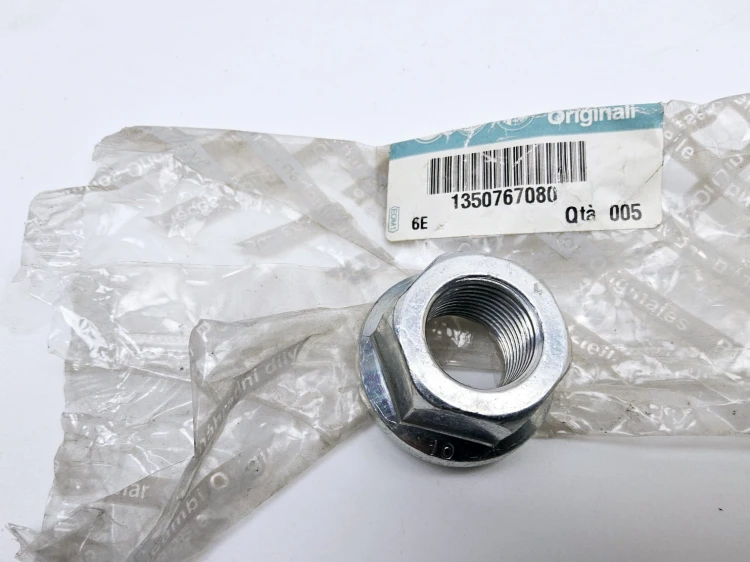 nakrętka wahacza  przedniego Fiat Ducato    1350767080
