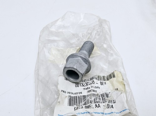 Alfa Fiat śtuba koła 13230335