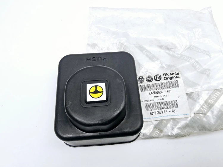 Nakładka na  zbiorniczek  wspomagania do Fiat Ducato 1363602080