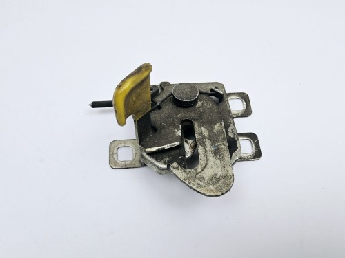 zamek maski silnika Fiat Bravo 2 o numerze katalogowym  51945645