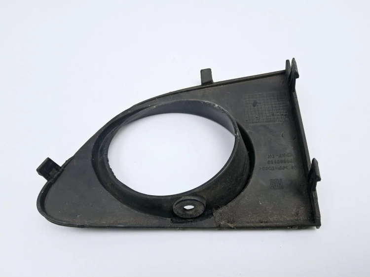 ramka halogenu prawa Fiat Punto Evo 735500138