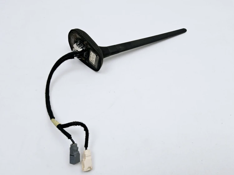 Antena z podstawą do Fiata 500L