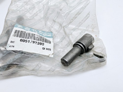 sworzeń fotela  Fiat  Doblo Fiorino 51792390