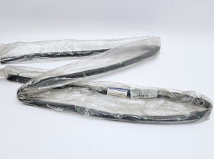 uszczelka maski  Jeep Grand Cherokee Dodge  nowa 68070493aa