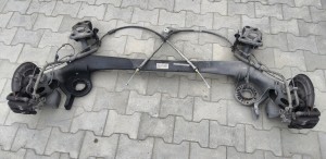 Fiat 500L belka tylna, oś, ośka,  na tarcze