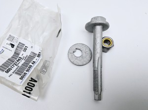 śruba mimośrodowa tylnego zawieszenia  Alfa Romeo Giulietta, 159  nowa 51737443 + podkładka i nakrętka