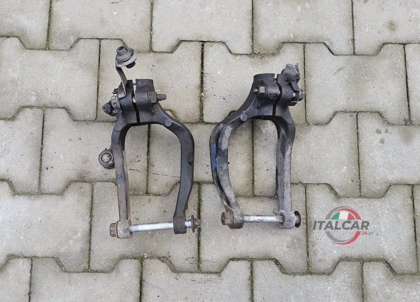 widełki  żeliwne Alfa Romeo 159