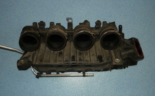 kolektor ssący plastikowy Alfa Romeo 147 1,6 16V Twinspark 1.JPG