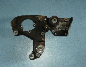 wspornik alternatora, podstawa pompy wspomagania Fiat Doblo Punto 2 silnik 1,9 diesel
