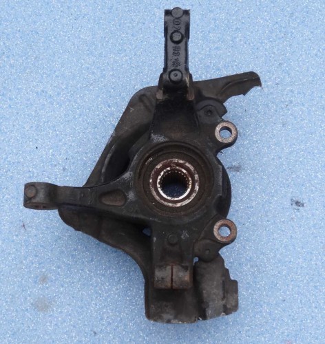 Fiat Grande Punto 1,3 Multijet zwrotnica lewa