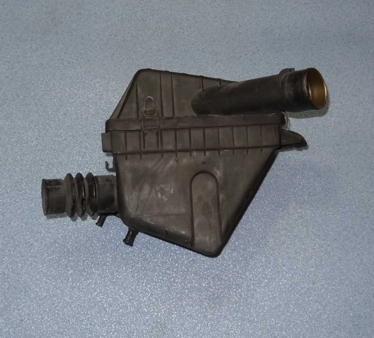 obudowa filtru powietrza siena 1,6 16V.JPG