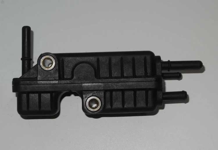 kolektor paliwa Stilo 1,9 JTD 2.JPG