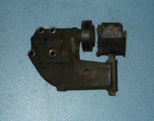 Wspornik łapa prawa poduszka silnika Fiat Palio Siena 1,6 16V nr.46443645