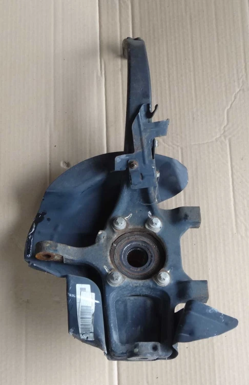 zwrotnica lewa Brembo Alfa 159 2.JPG