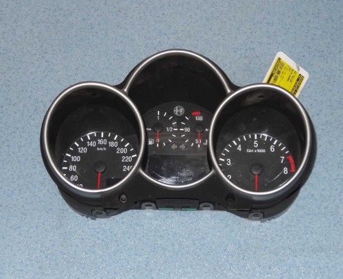 alfa 147 1,6 1.JPG